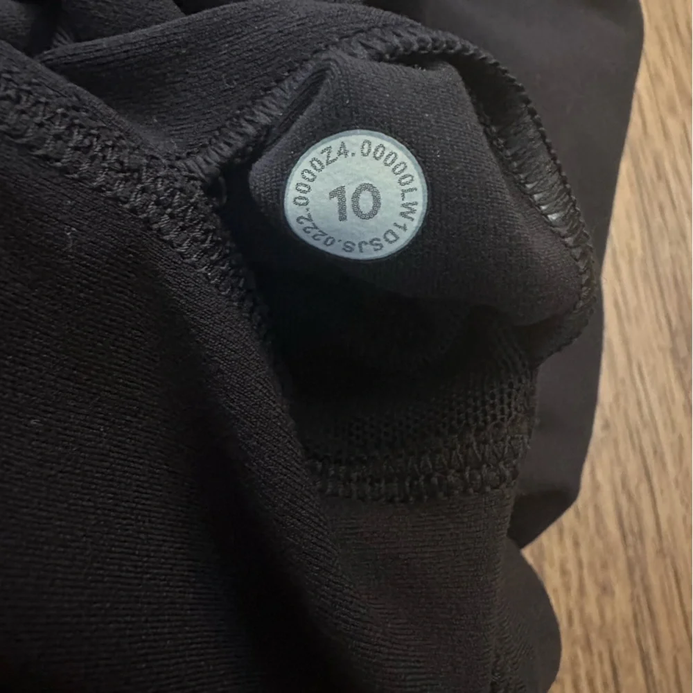 lululemon athletica sleek fitted
